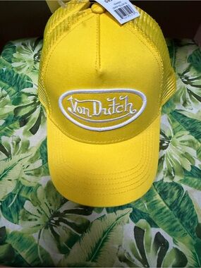 Von Dutch Bright Yellow Embroidered Mesh Trucker Cap **NEW W TAGS